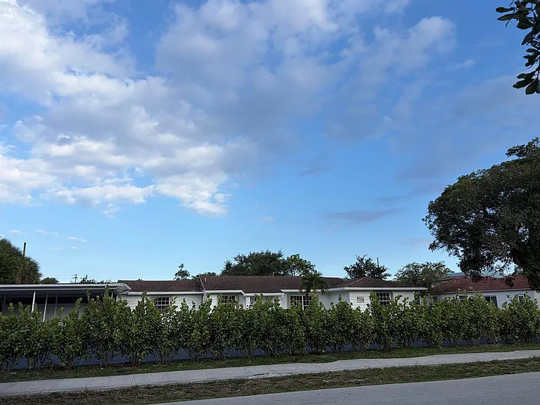 202 Palm Ct — Photo 7