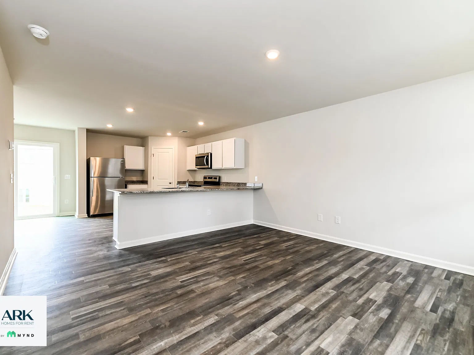 4 bed, 2.0 bath, 1776 sqft, $1,895 — Photo 2