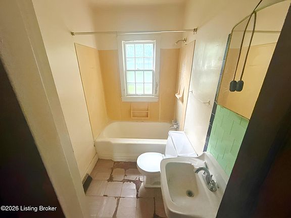 2nd image of 1421 Earl Ave