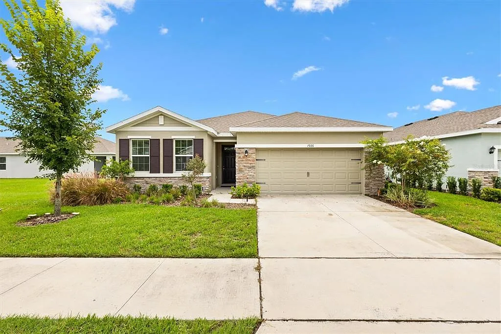4 bed, 2.0 bath, 2031 sqft, $2,500 — Photo 1