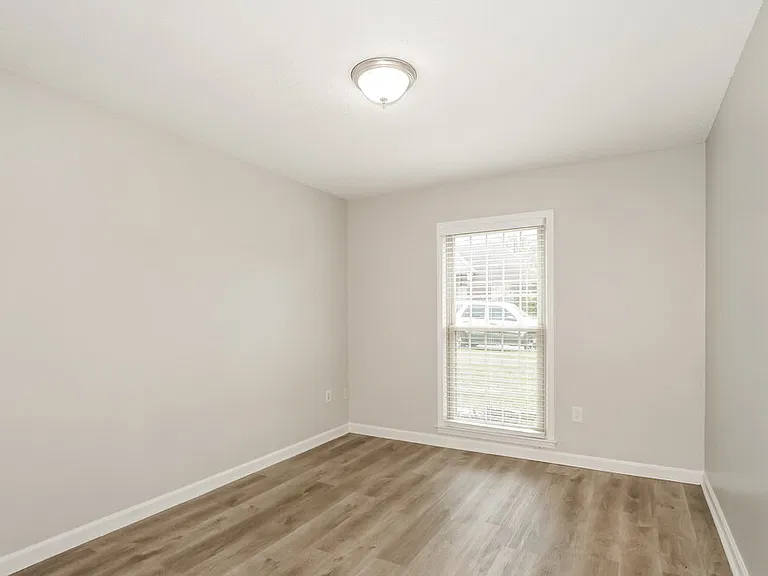 7308 Schilling Cv E — Photo 13