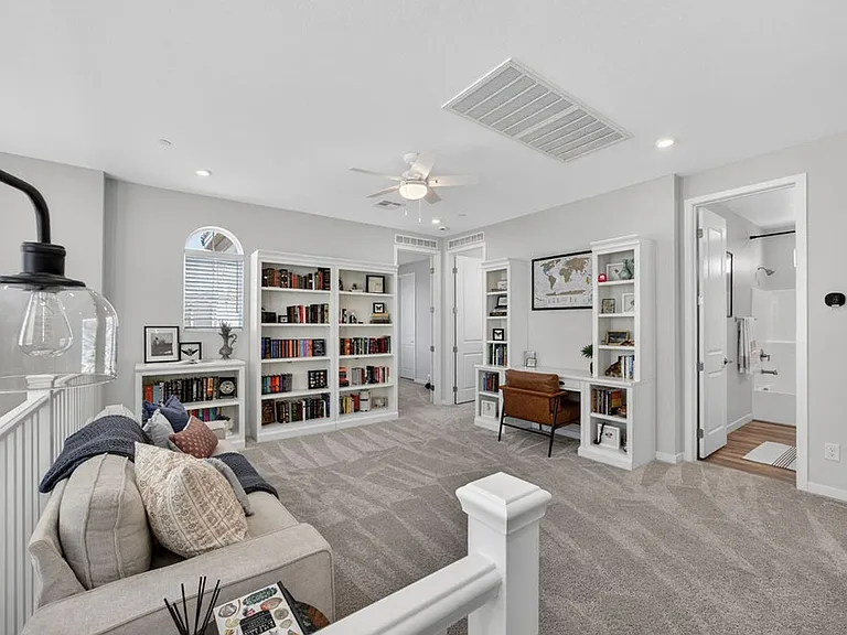 10662 Carnes Ave — Photo 12