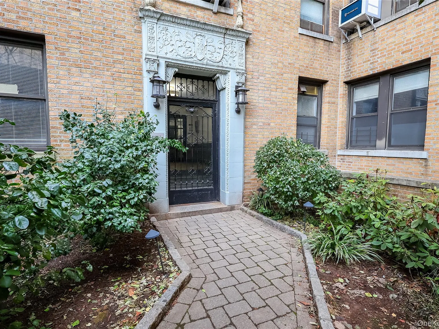 2 bed, 2.0 bath, 950 sqft, $3,500 — Photo 3