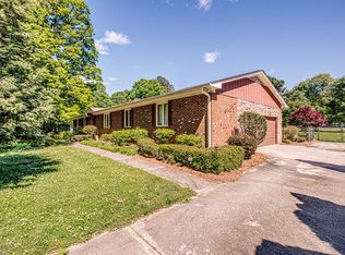4202 Oakcliffe Rd, Greensboro, NC 27406