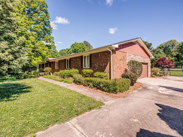 4202 Oakcliffe Rd, Greensboro, NC 27406