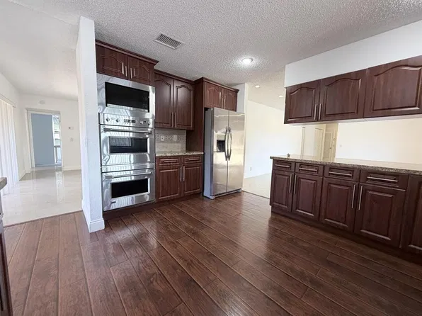 9978 NW 19th St #1, Pompano Beach, FL 33071