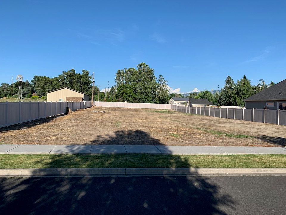 2nd image of 2124 Stillwater Dr