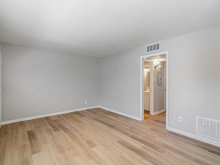 2716 Holbrook Dr #6 — Photo 5