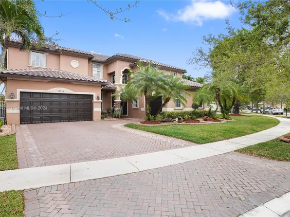 19251 S Hibiscus St, Weston, FL 33332