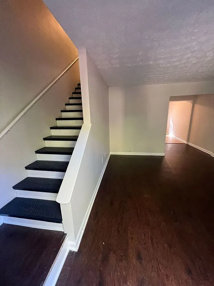 2 bed, 1.5 bath, 1050 sqft, $1,399 — Photo 3