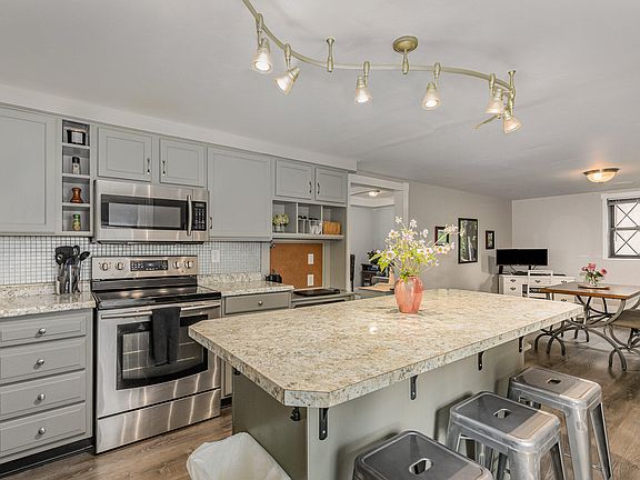 4th image of 8471 Village Dr