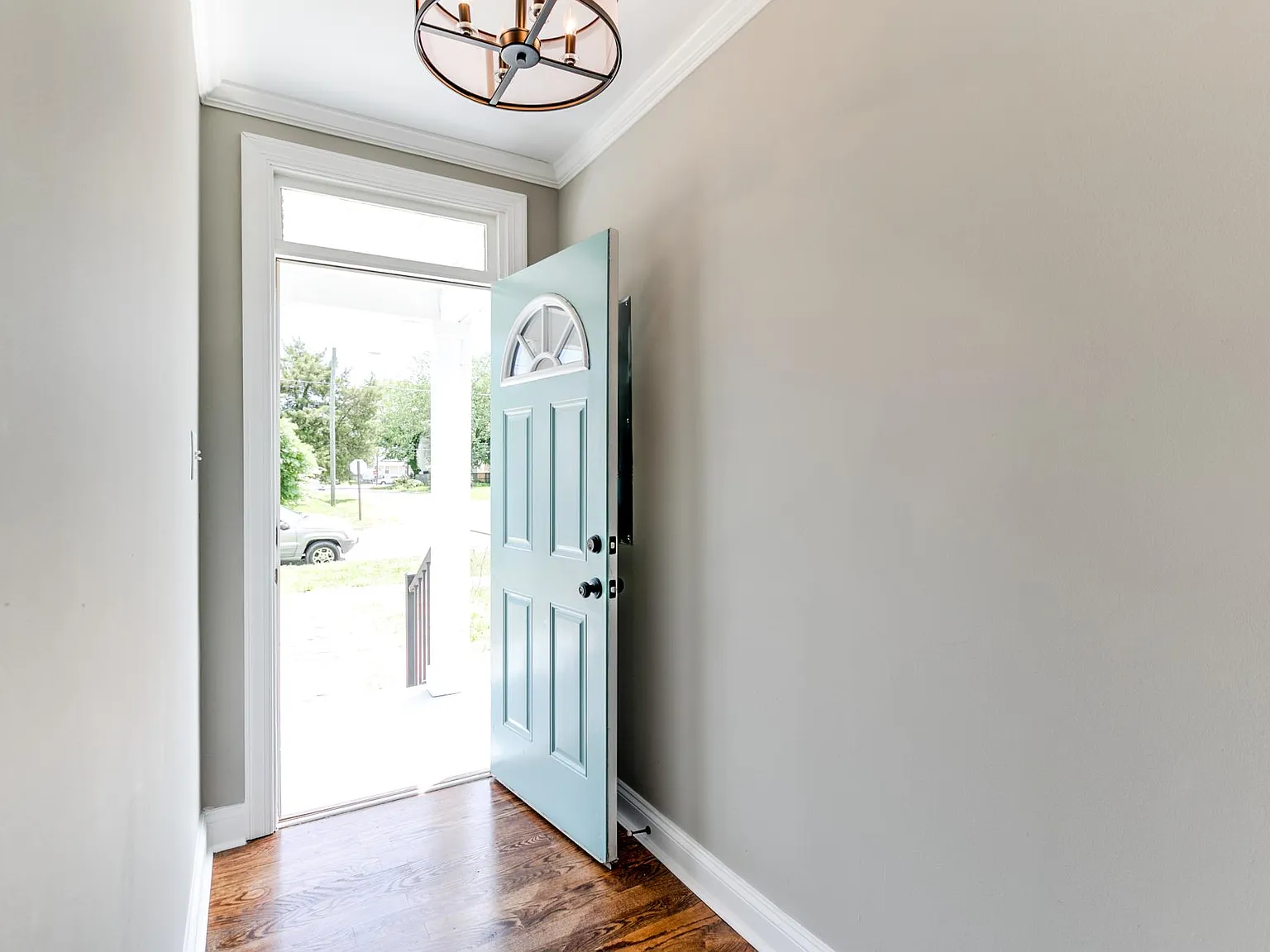 2 bed, 1110 sqft, $2,114 — Photo 4