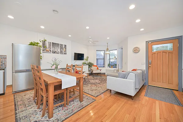 Rented by Compass | media 14