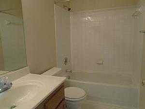 upper level hall bath