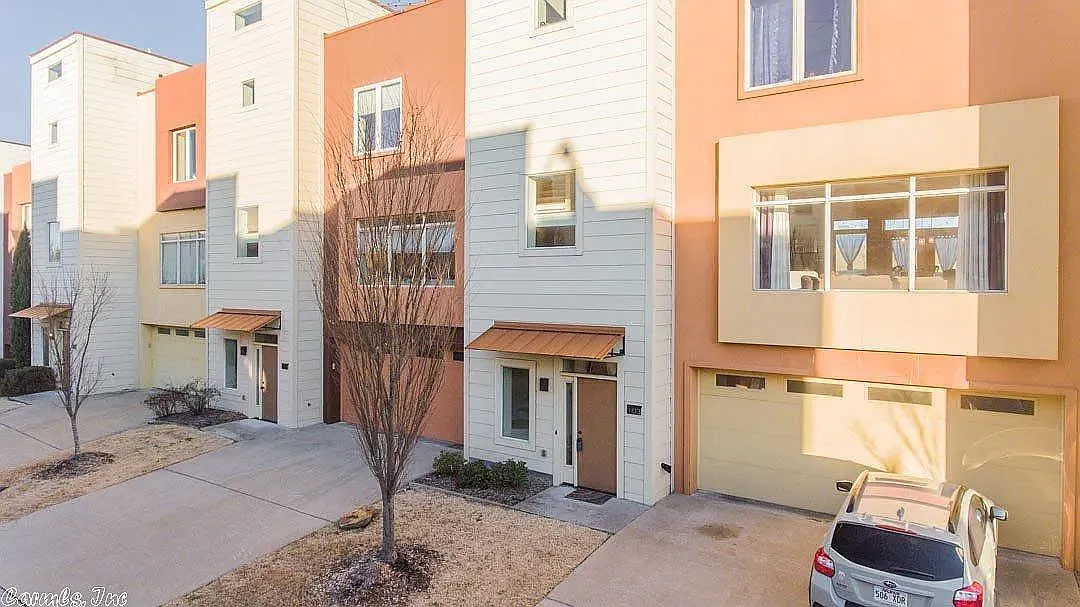 3 bed, 2.5 bath, 2190 sqft, $2,800 — Photo 1