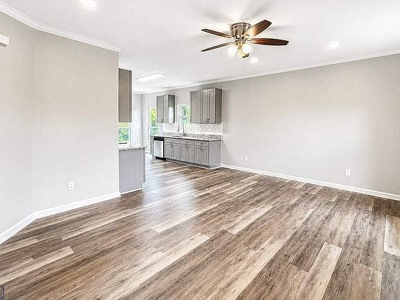 3rd image of 7 Green Rd