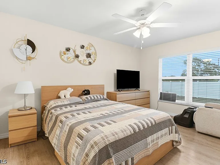 7024 Hero Cir — Photo 37