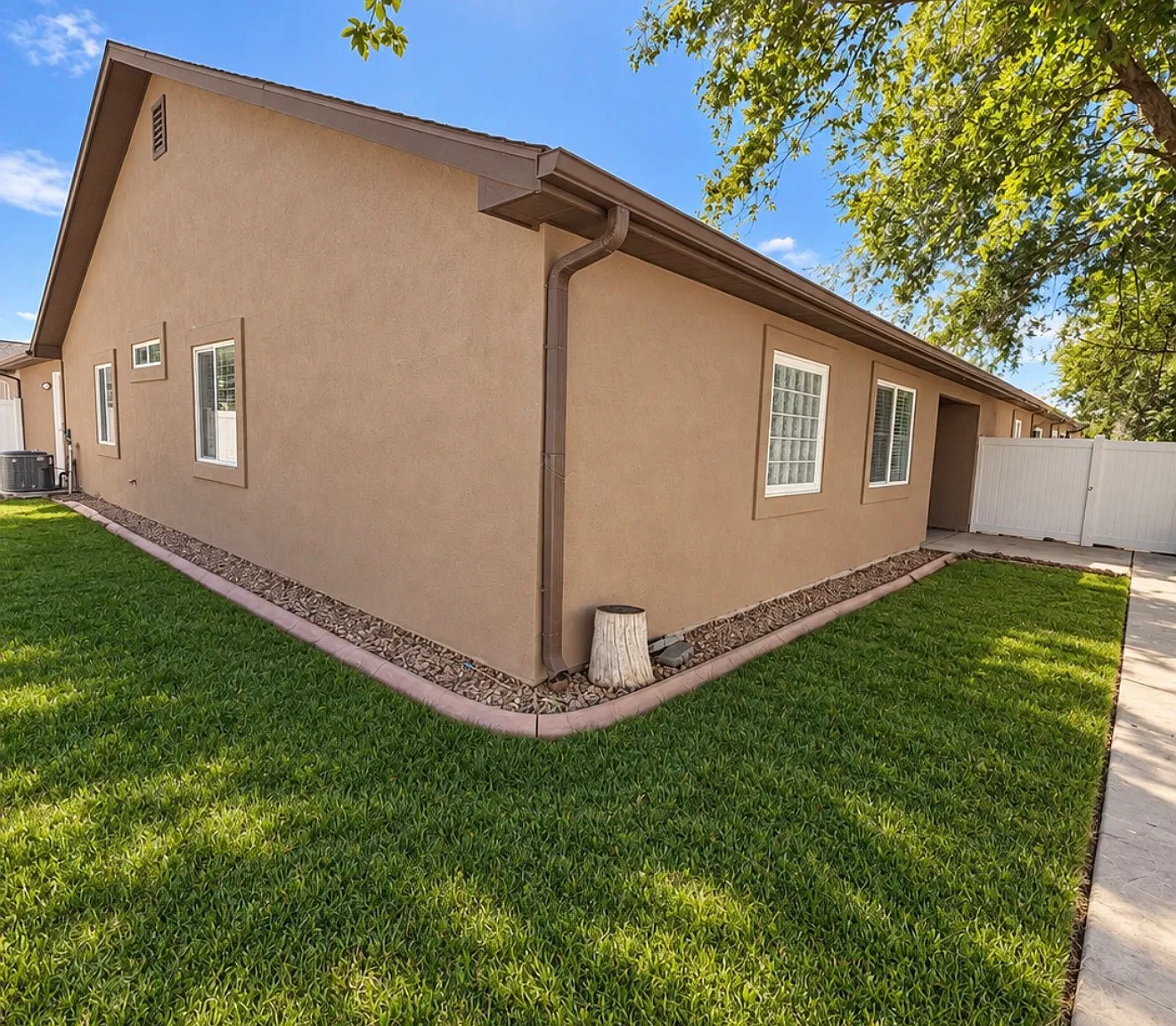 3 bed, 1564 sqft, $2,100 — Photo 3