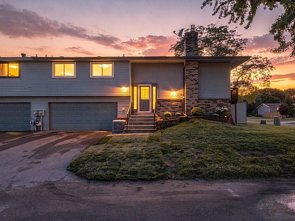 3rd image of 1716 Woodgate Ln