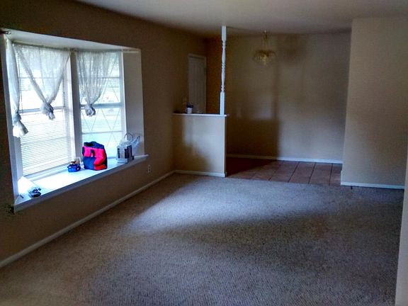 3rd image of 4022 Bretton Rdg