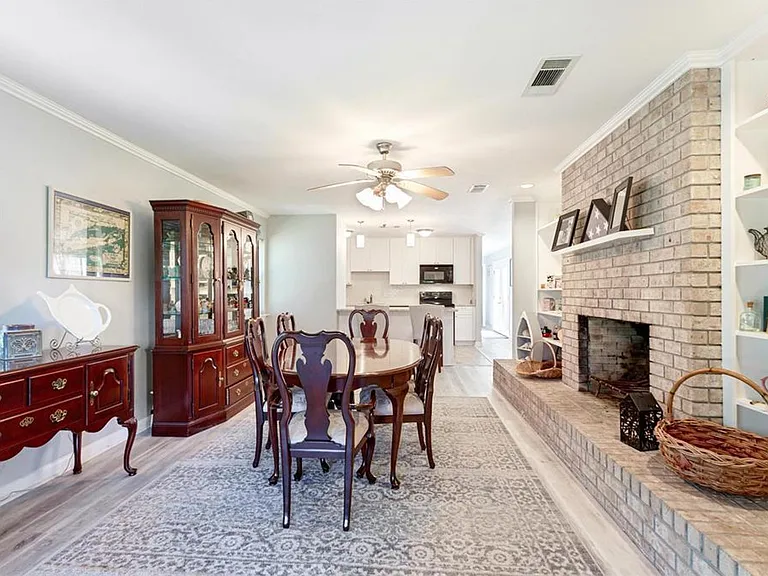 15826 New Market Dr — Photo 5