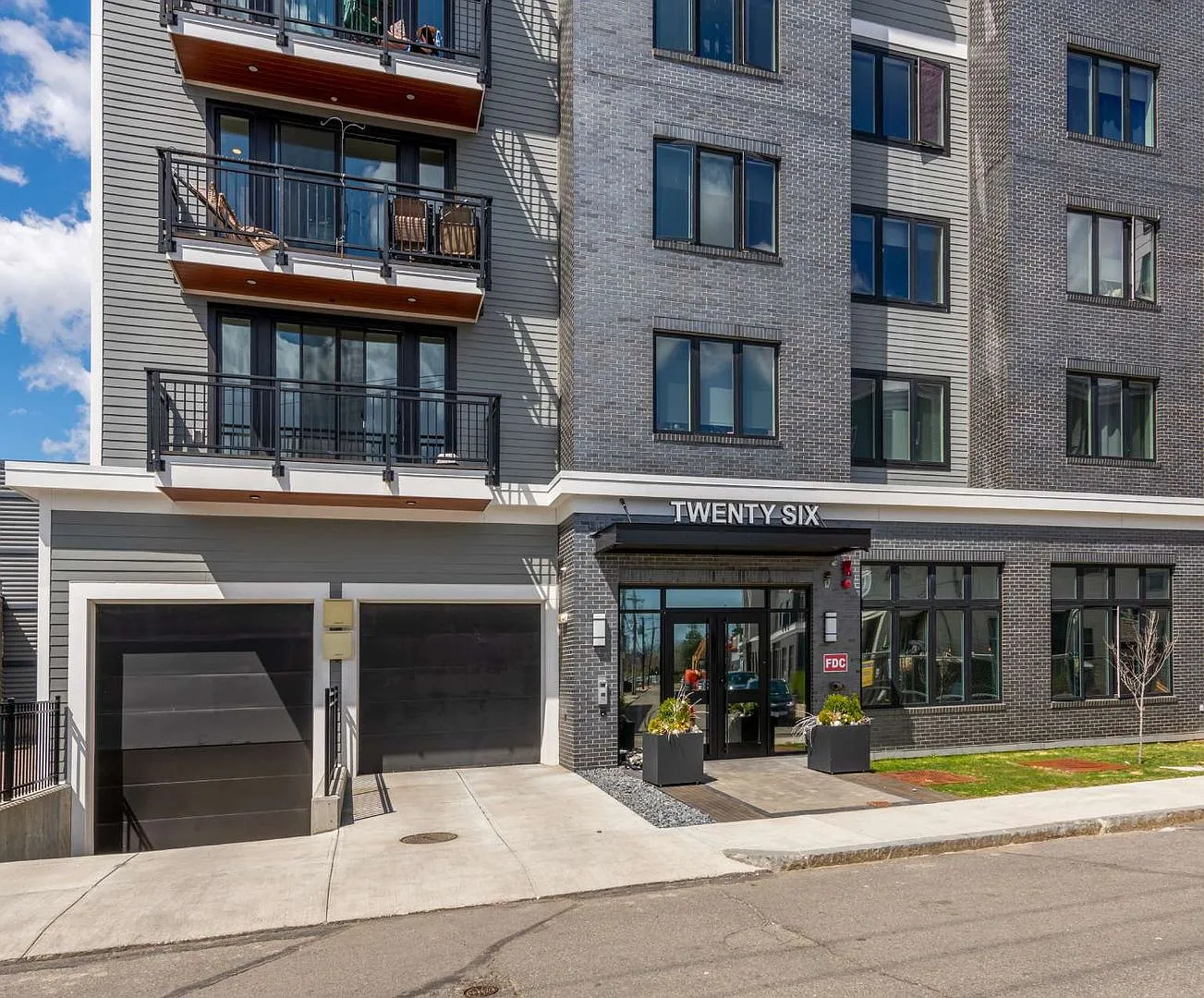 Presenting 26 Hichborn | Luxury 2 Bed 2 Bath Elevator Building, Pet Friendly, Parking — Photo 3