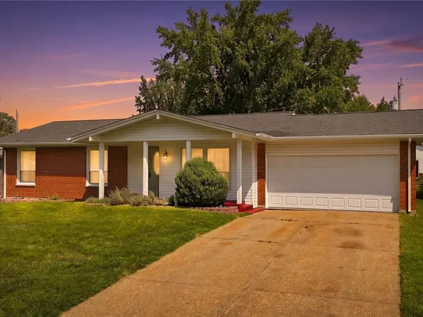 2395 Wedgwood Dr W, Florissant, MO 63033