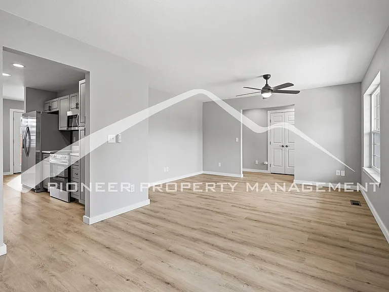 2301 E Fremont Ave #S02 — Photo 6