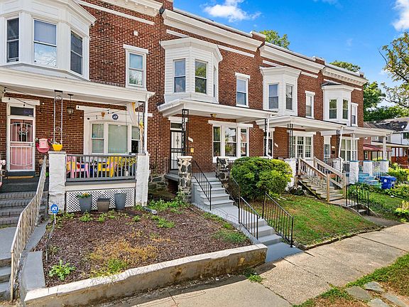 3rd image of 3913 Fairview Ave