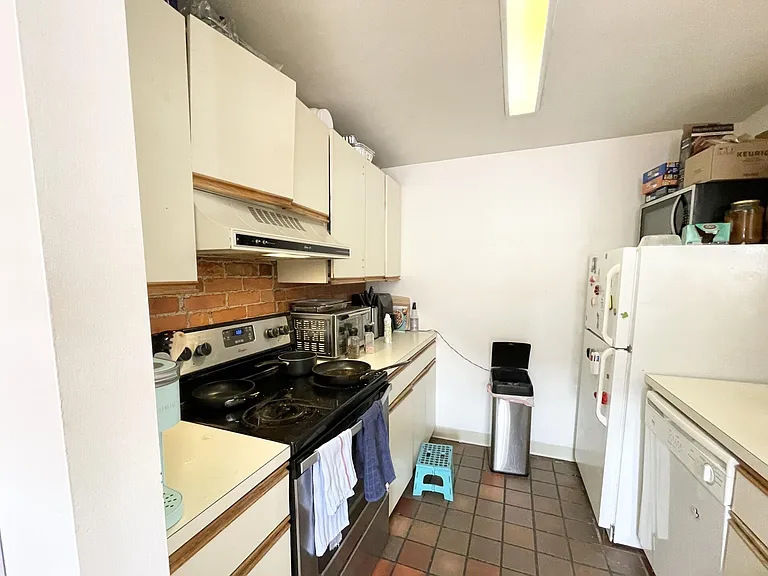 111 Gainsborough St #406 — Photo 3