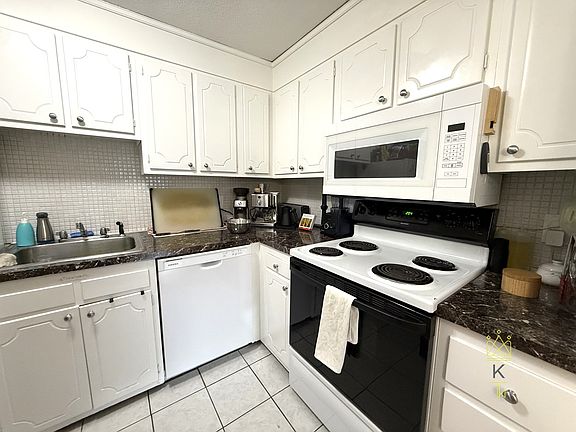 5th image of 50 Green St