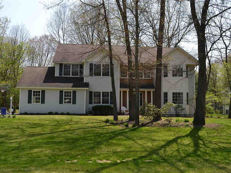 1st image of 7 Sweetbriar Dr