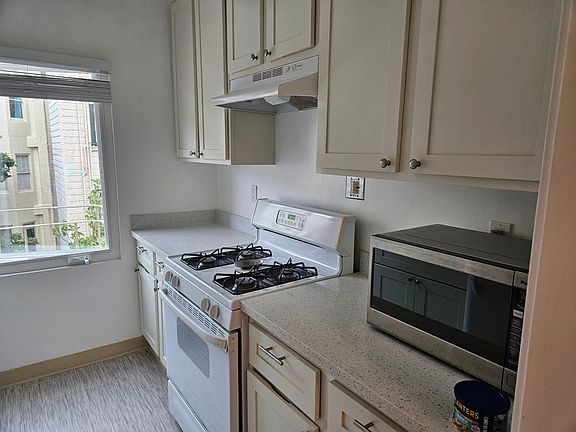 2nd image of 1935 Clay St APT 204