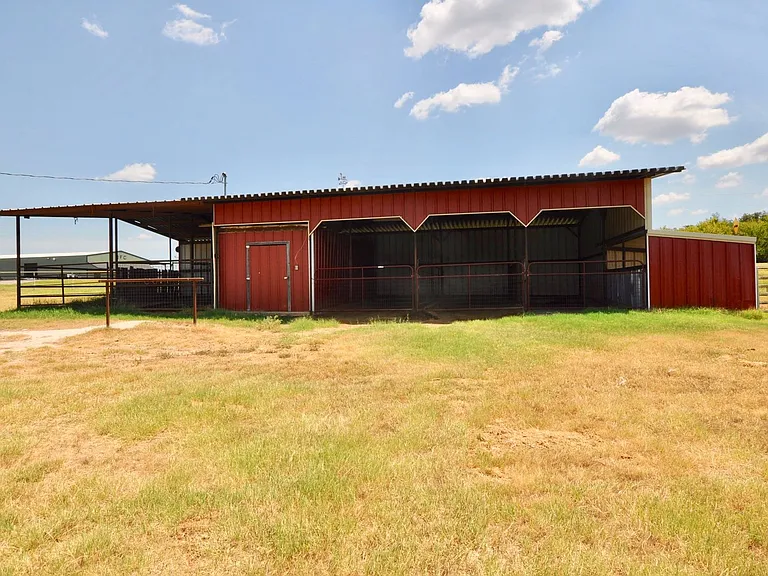 6212 Granbury Hwy — Photo 4