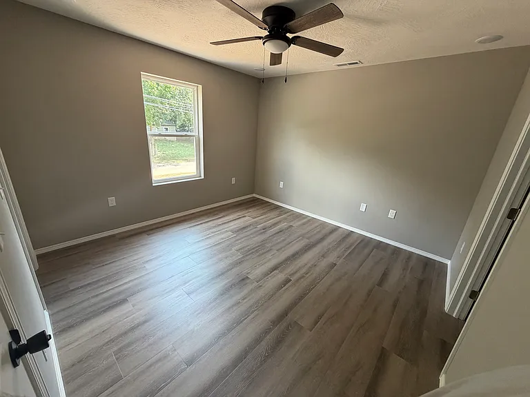 1639 W Belmont St #B — Photo 12