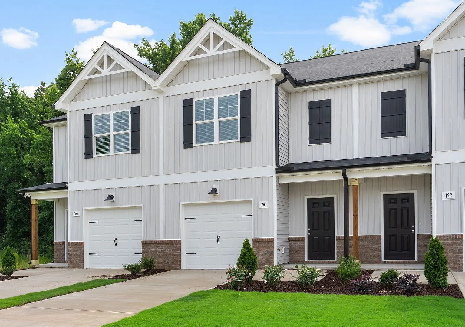 $500 Off Your First Full Month- Move in Special! 3 Bedroom Townhome in Smithfield! — Photo 2