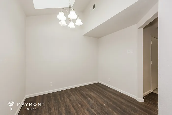105 Caprock Dr — Photo 4