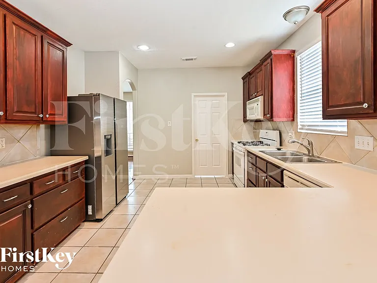 2614 Spring Bend Dr — Photo 6