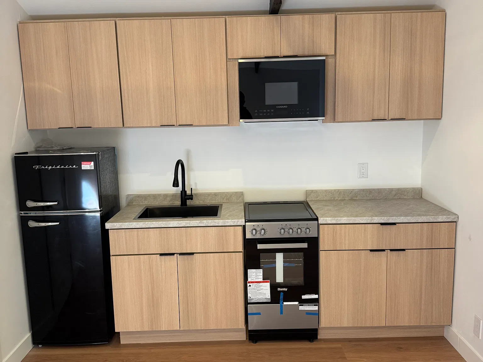 Studio, 400 sqft, $1,988 — Photo 2