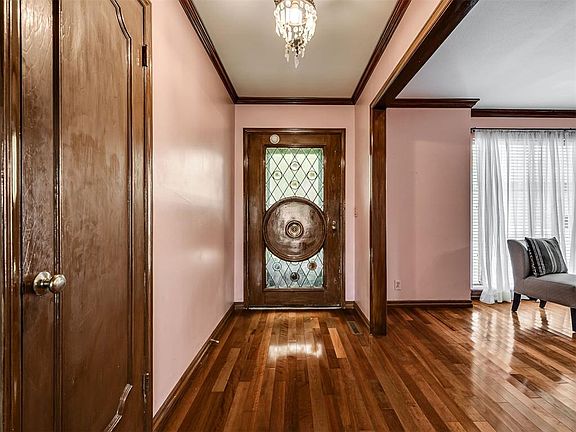 5th image of 3208 N Preston Dr