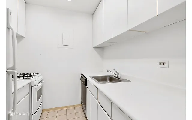Rented by Douglas Elliman | media 19