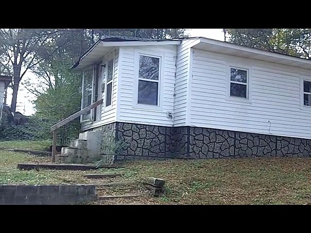 2nd image of 32 Young St