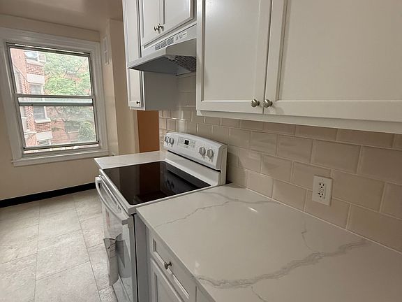 3rd image of 170 72nd St Floor 3