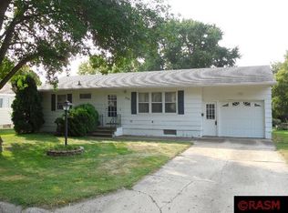 308 3rd St SW, Madelia, MN 56062