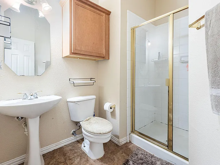 608 Laura Ln — Photo 19
