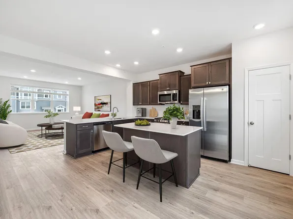 4738 Cottongrass Ln, Excelsior, MN 55331