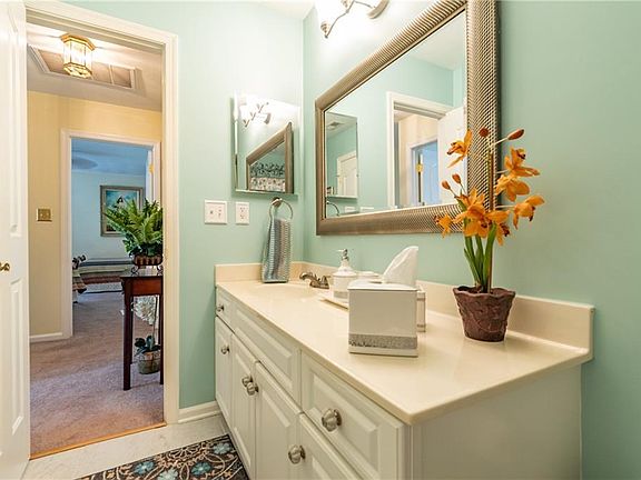 4th image of 123 Waters Edge Dr