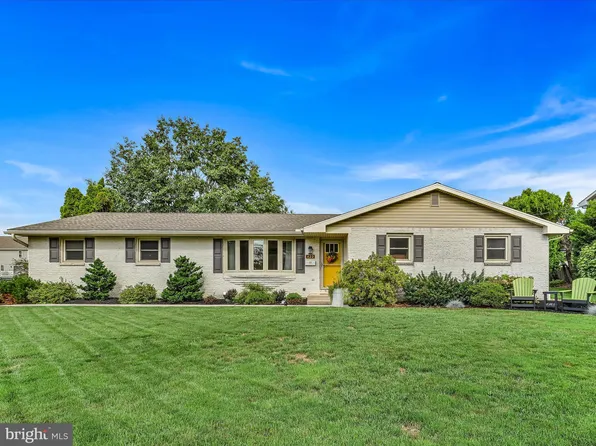 422 N Plum St, Mount Joy, PA 17552