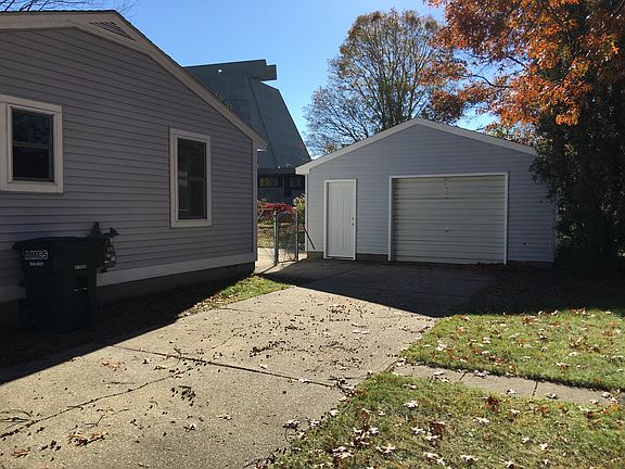 2nd image of 2083 Plainfield Ave