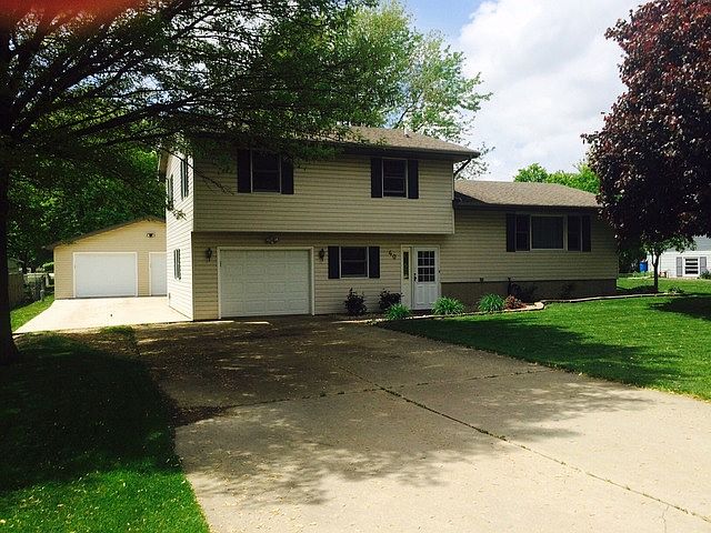 1st image of 40 Manhattan Dr